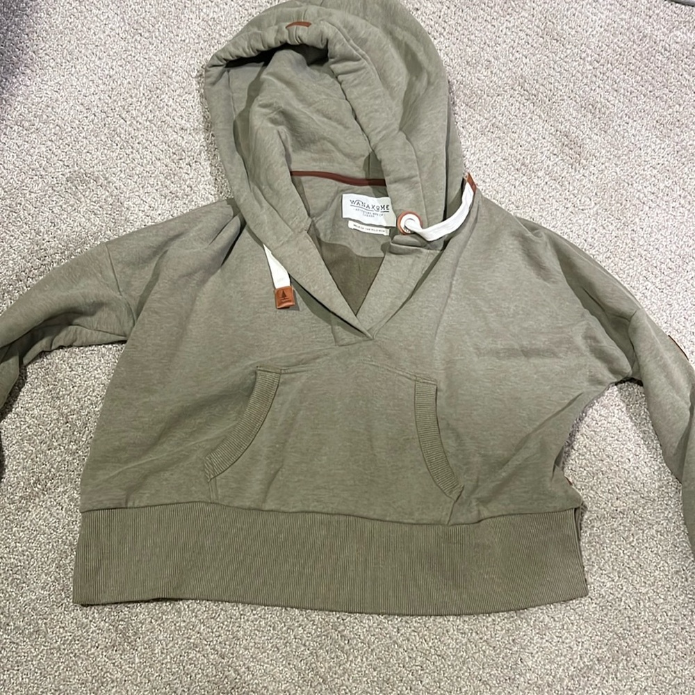Green Wanakome sweatshirt